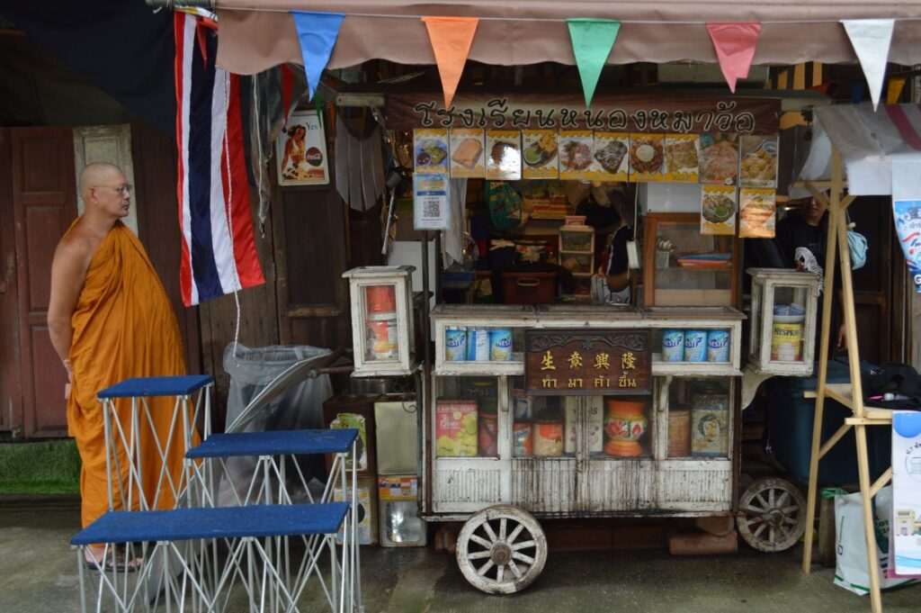 A Thai street food cart